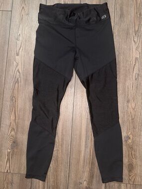 Black Women's High-Waist Leggings with Textured Panels